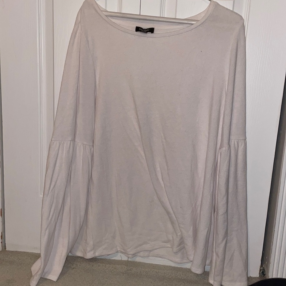 Lord and Taylor Size Medium Bell Sleeve Long Sleeve